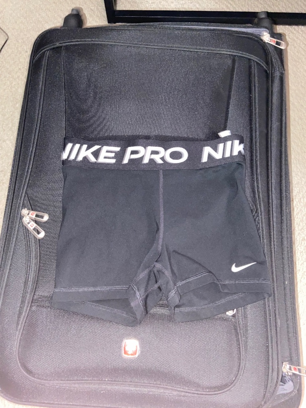 Nike pro black size small